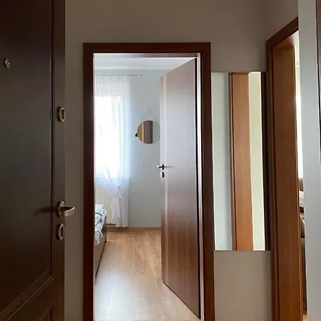 Apartment Incognito *
